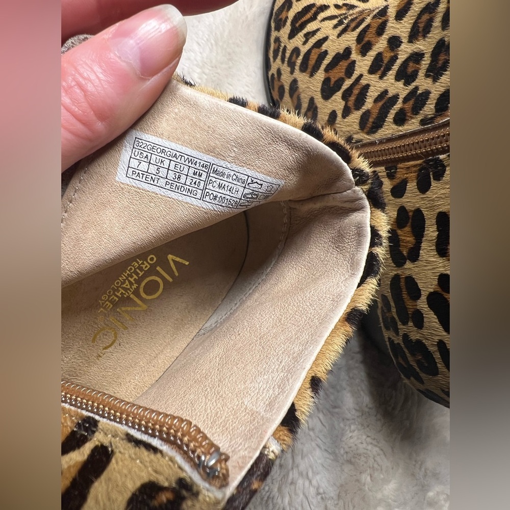 Vionic Georgia hair ankle boots in a leopard animal size 7 - Picture 7 of 7